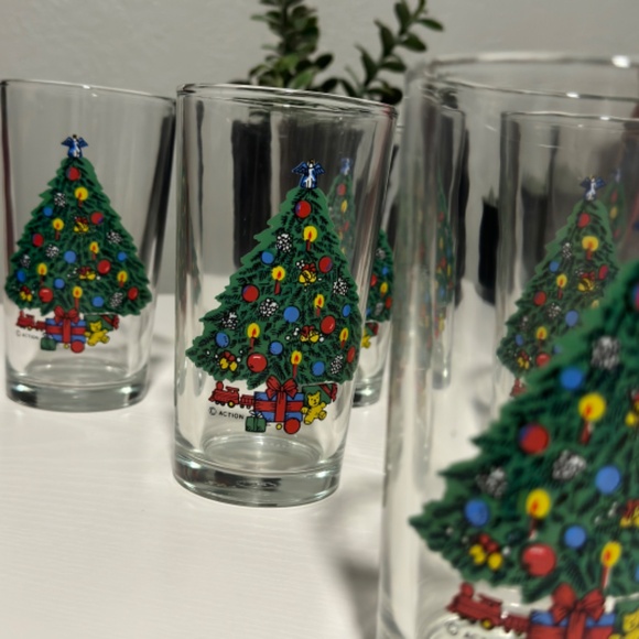 1993 "Holiday Magic 13 oz Beverage Glasses by Action Industries - Set of 8 - Picture 3 of 10